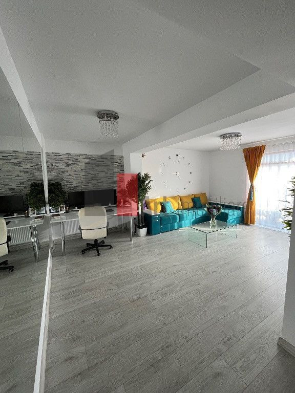 Vanzare ap 3 camere cu terasa si curte +spatiu comercial+...