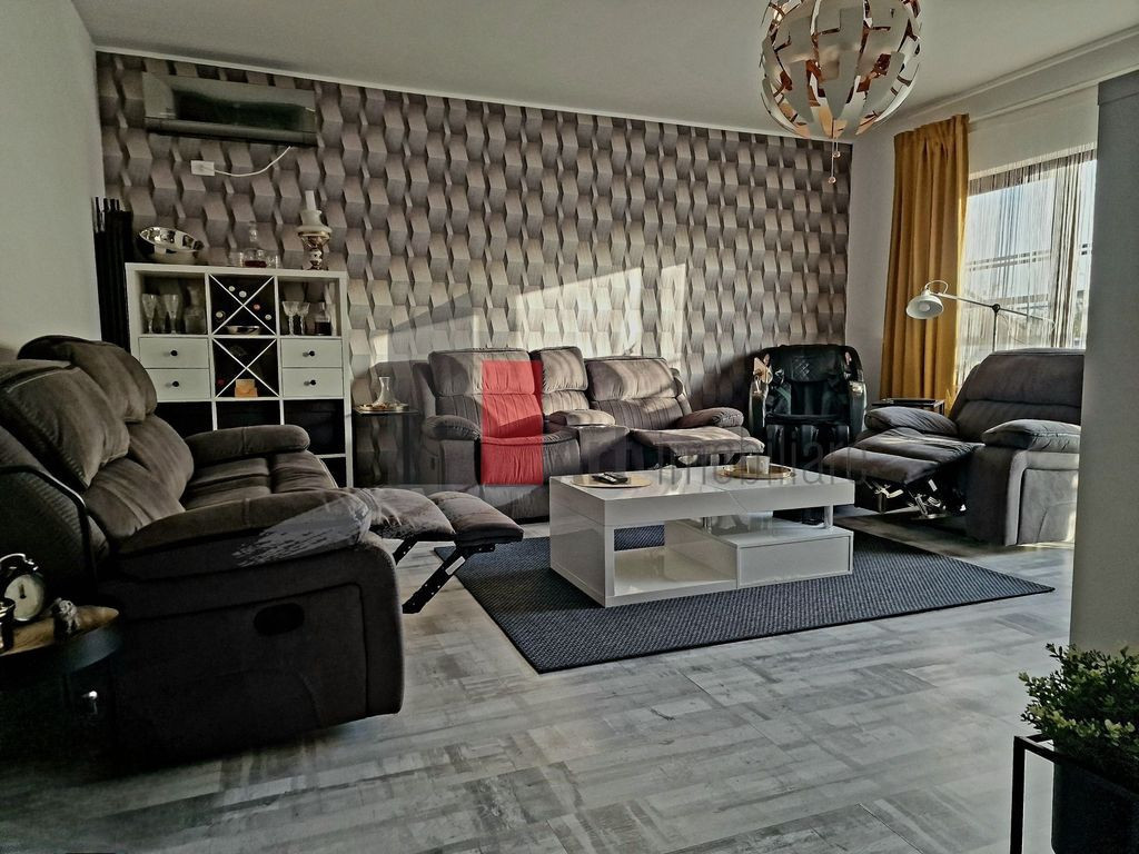 Casa moderna cu piscina si zona de fitness --Mihailesti