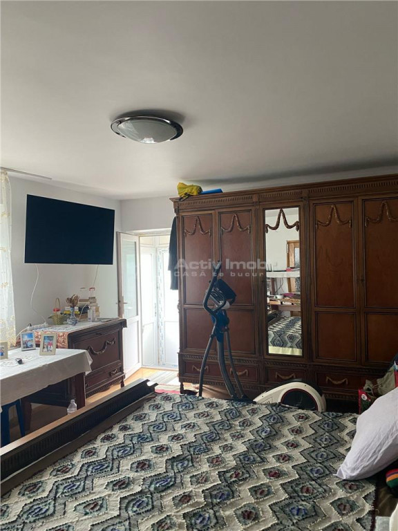 Casa cu etaj, teren 357 mp , pretabila - clinica, birouri, l