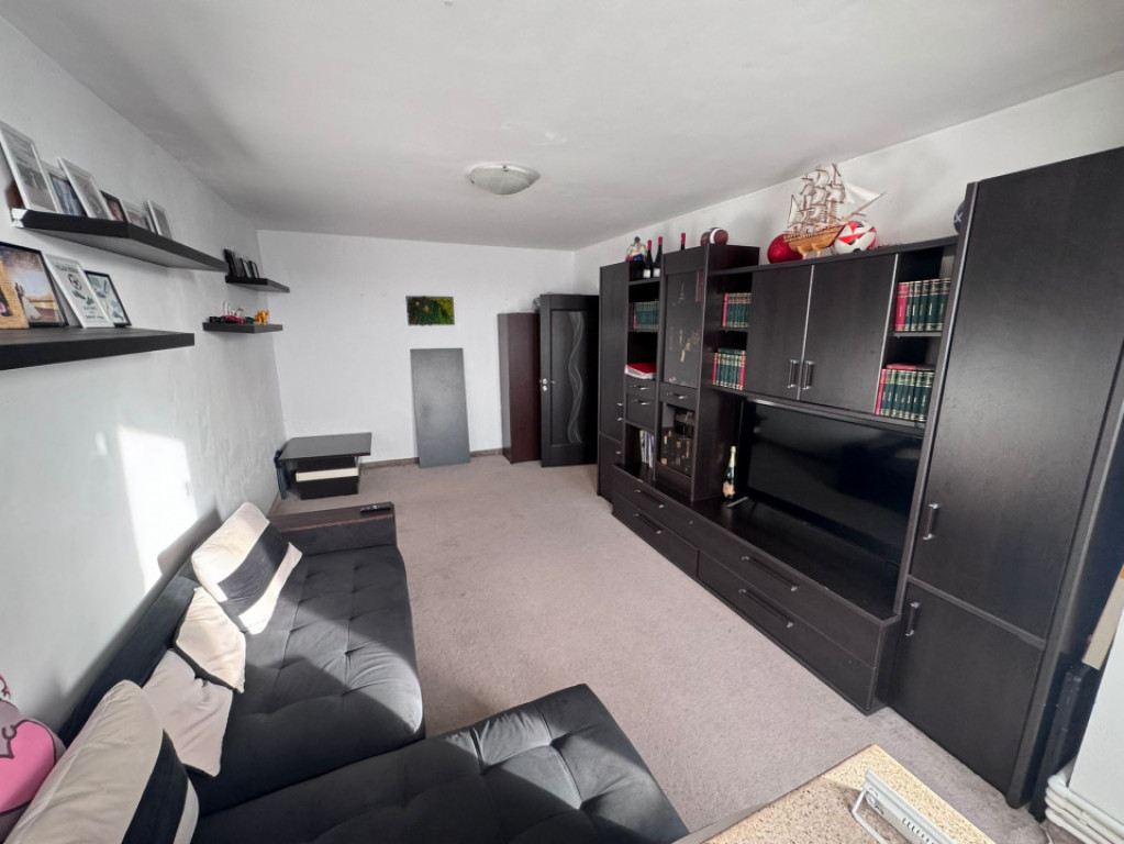 Apartament 2 camere de vanzare situat in zona Casa de Cultur