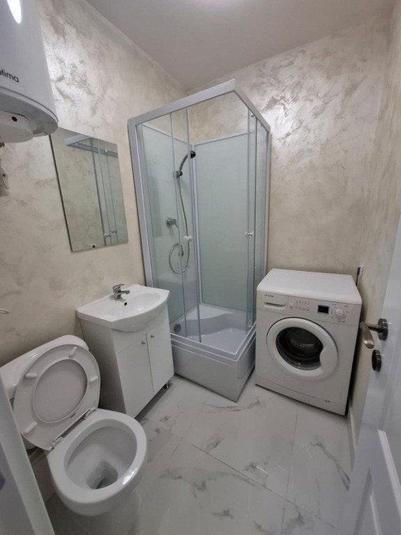 Cameră de cămin cu baie proprie,zona Bularga,cu chirias(250euro)