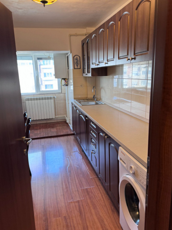 Apartament 3 camere zona Inel II - Dezrobirii