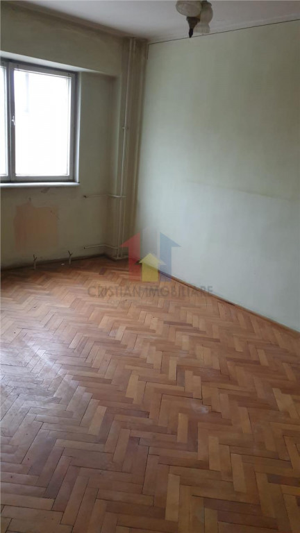 70mp 3 cam etaj 2 balcon 7 m R.Negru - Capatul lui 4 confort