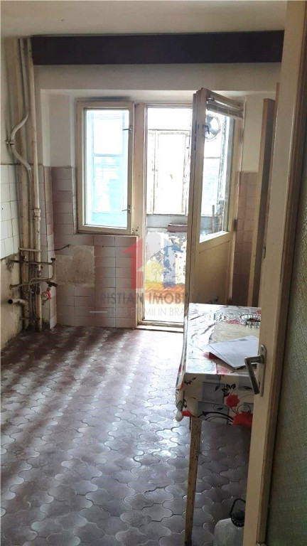 LIBER 3 cam, etaj 2, balcon 7 m R.Negru - Capatul lui 4