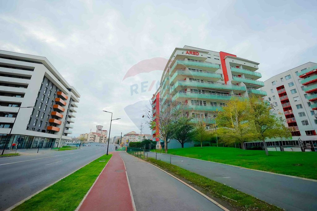 Apartament de Vânzare cu 3 Camere, Terasă de 32mp și P...