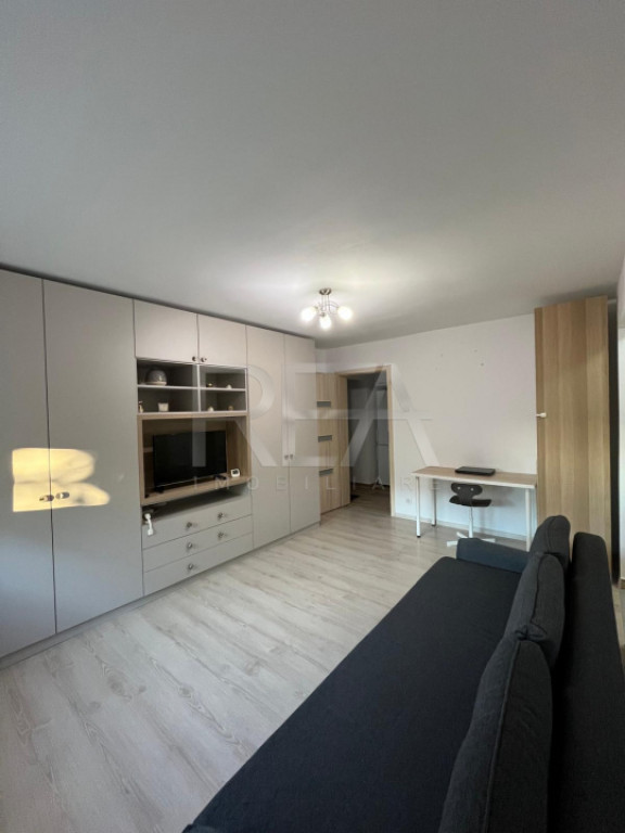 Plaza Mall, apartament de 2 camere de închiriat, etaj 3!