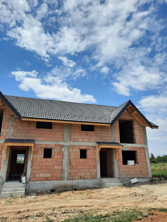 Casa in Talmaciu cartier privat de 12 parcele