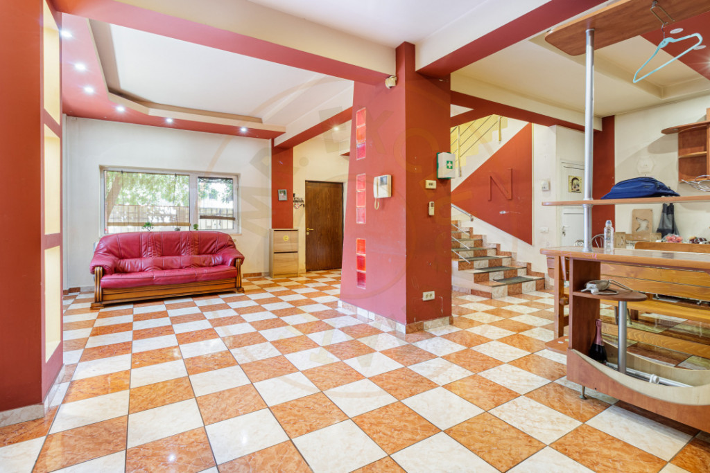 Casa cu curte | Cladire pentru activitati comerciale si serv