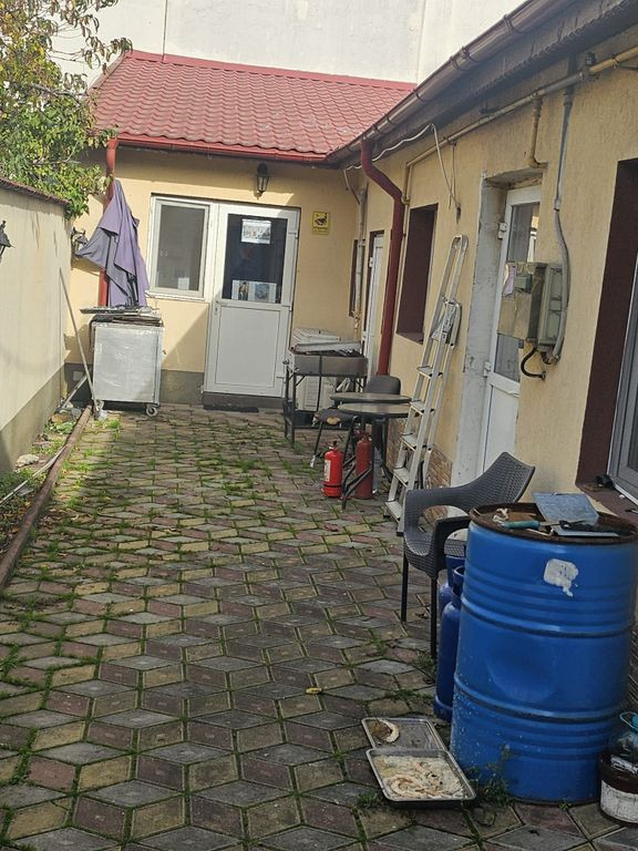 Spatiu pretabil cofetarie-laborator Eroii Revolutiei( Bellu)