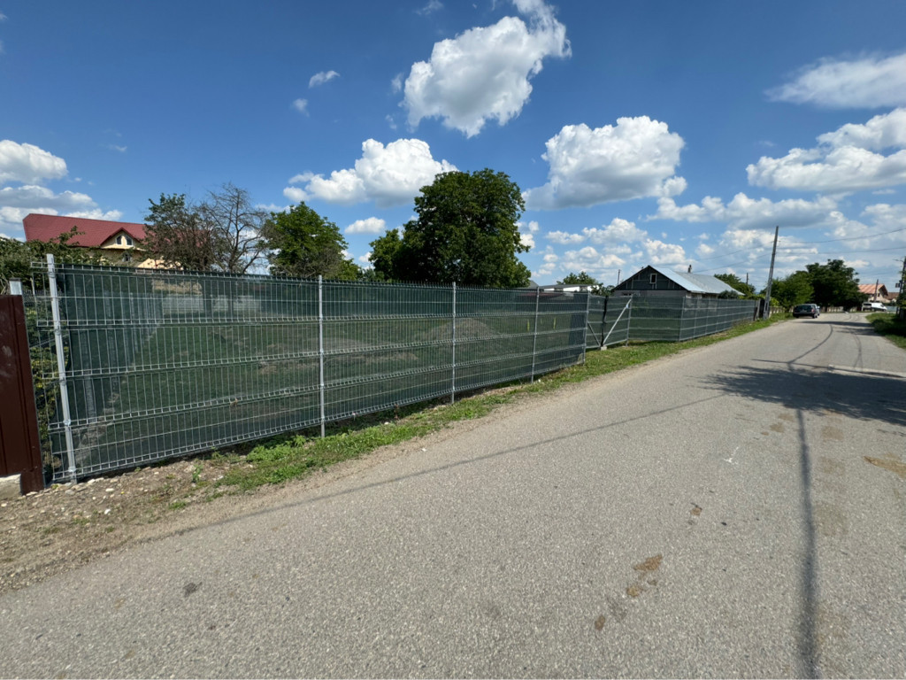 Inchiriez teren intravilan 1500mp