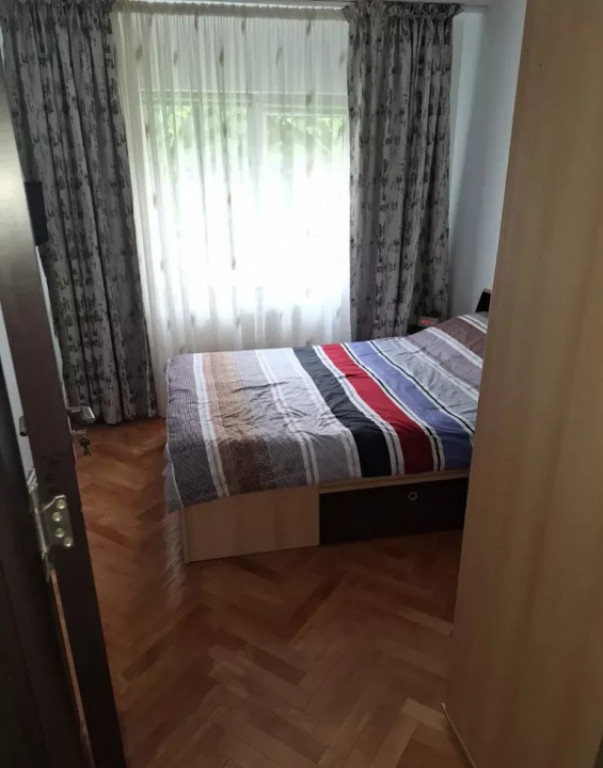 Apartament de 3 camere -Tractorul ( Luminos )