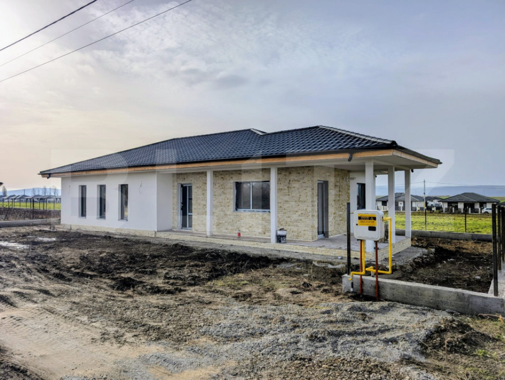 Casa practica si eleganta, 3 camere, living, 2 bai – Vorov