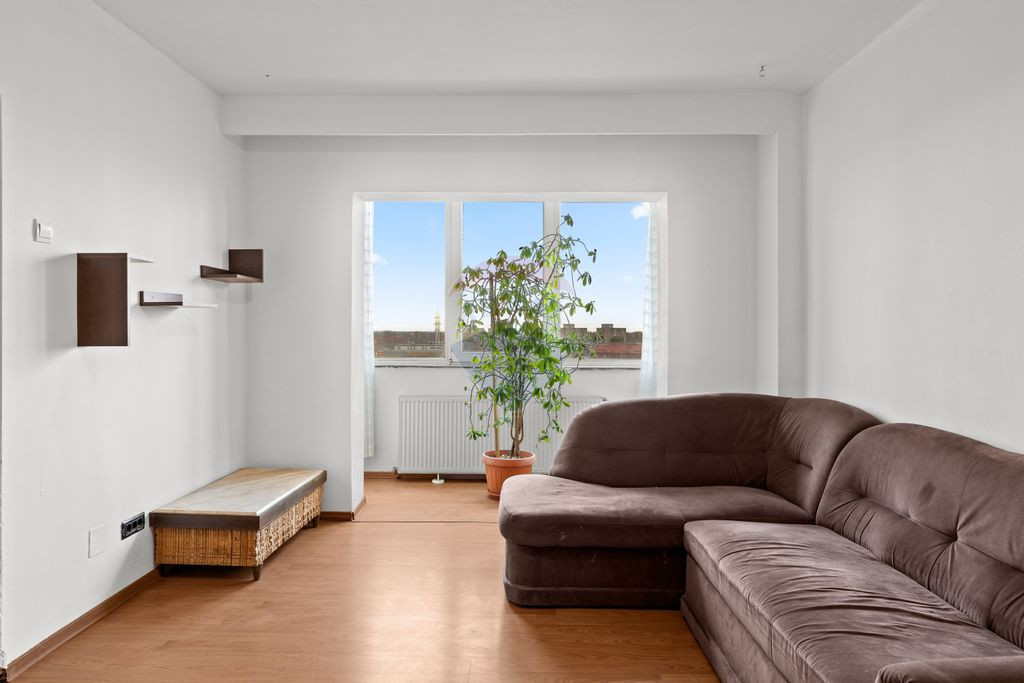 Apartament 4 camere de închiriat, zona Miorița