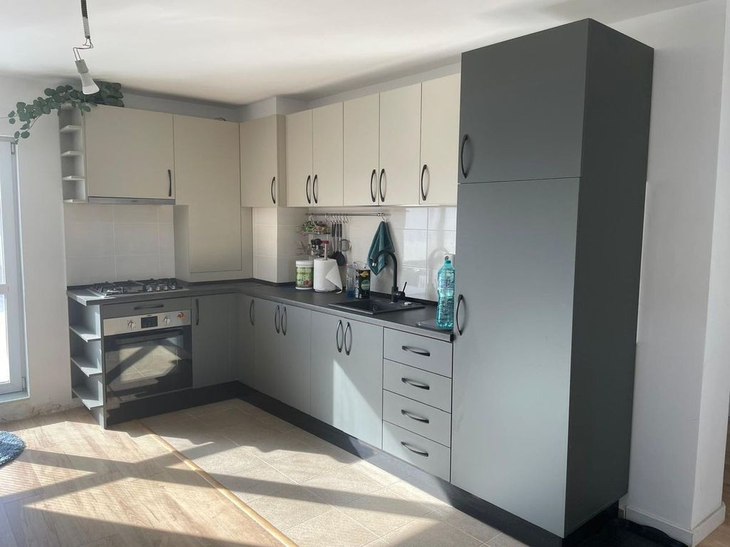 Apartament 2 camere Metrou Mihai Bravu.