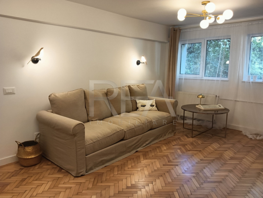 3 camere la intrarea in Parc Cinema Floreasca