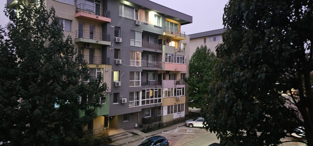 Tomis plus .Cel mai bun pret, 2 camere , mobilat , utilat , etaj 2