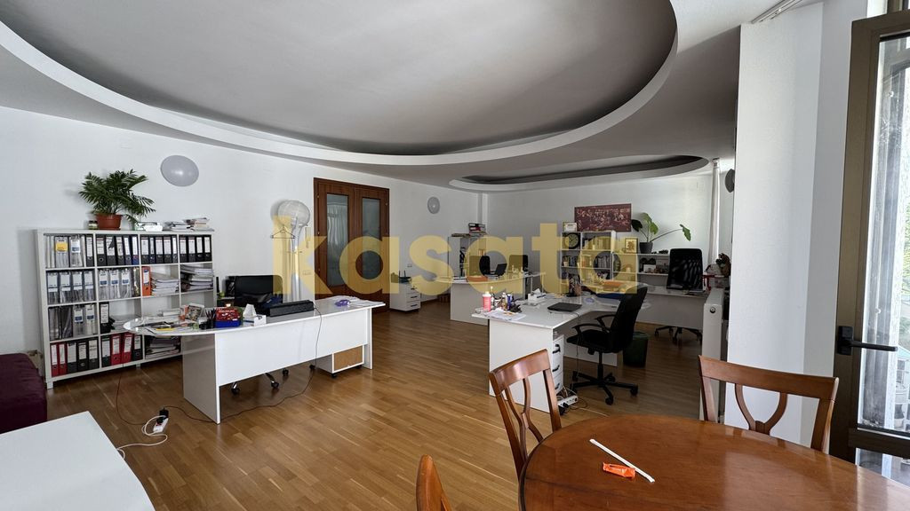 4 Camere | Primăverii | 2 Băi | Etaj 2 | Living Generos