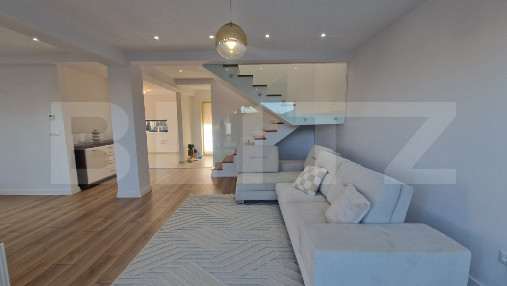 Casa de vanzare, 5 camere, 104 mp+curte proprie, Brașov