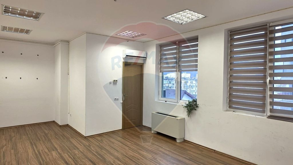 Birou de închiriat în Brașov zona centrală în clădi...