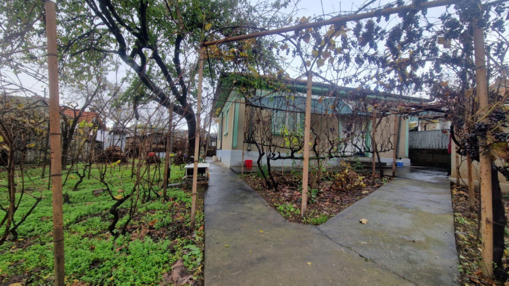 STRADA TRAIAN - CASA LA SOL ,TEREN 783 MP, DESCHIDERE 14 M