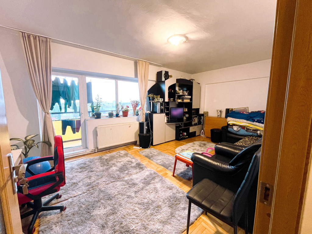 Apartament 3 camere structura mare zona Electrica- 13 Decemb