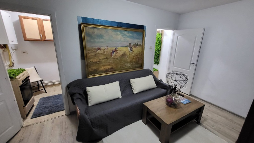 Vand apartament cu 2 camere