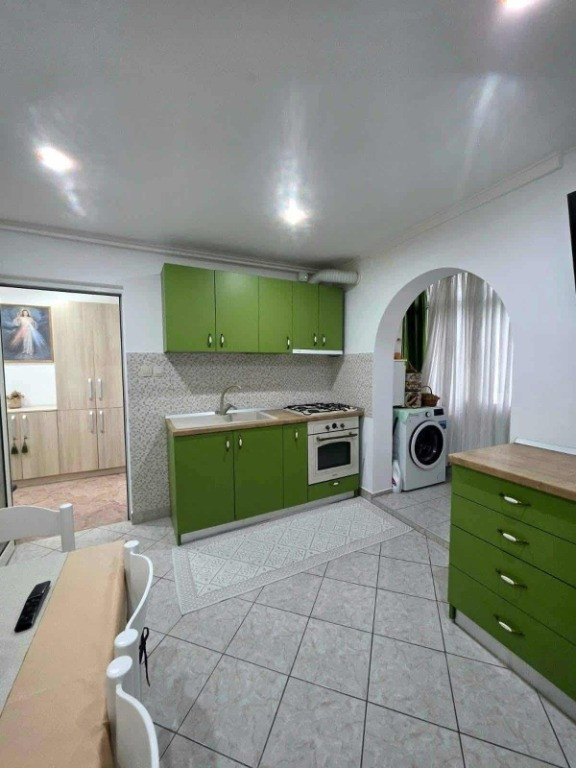 Vand apartament cu 2 camere