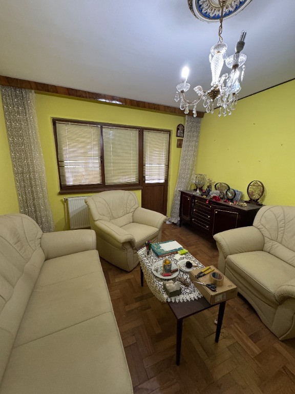 Vand apartament cu 2 camere