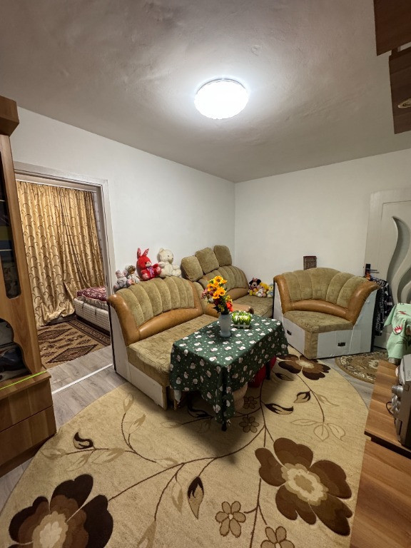 De vanzare apartament decomandat