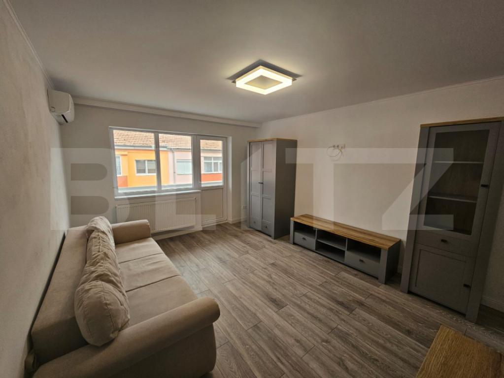 Apartament cu 2 camere, decomandat, 56 mp, zona centrala, Bl