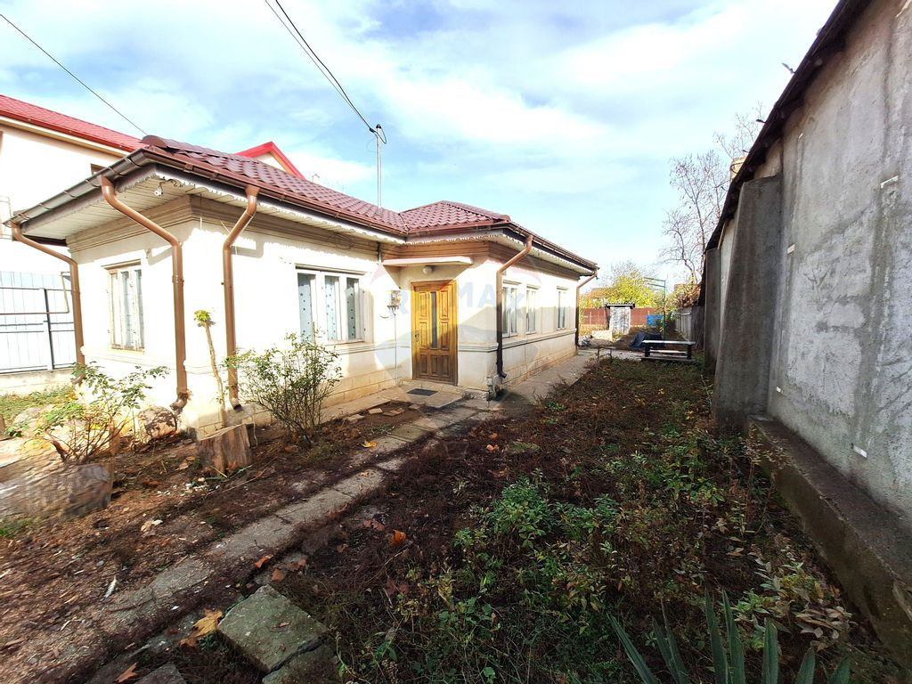 Casă / Vilă cu 3 camere de vânzare în zona Central