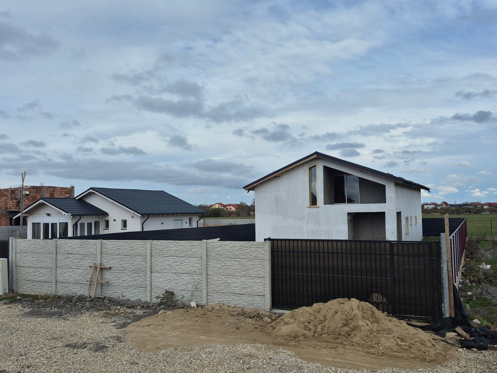 Vila de vanzare in Balotesti,vecinatate lac