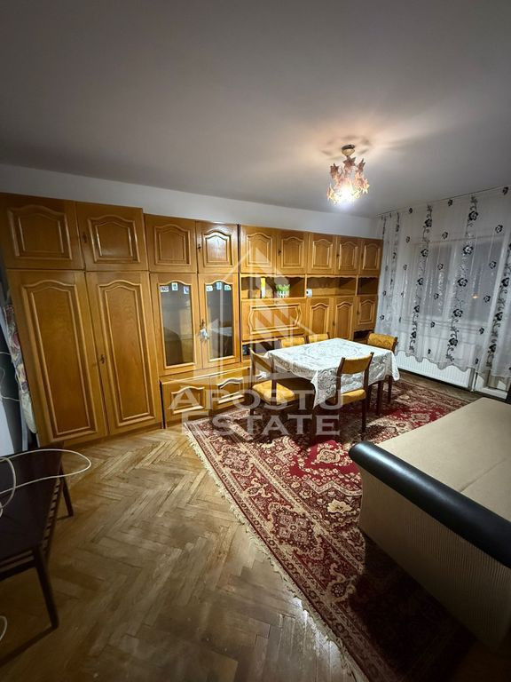 Apartament cu 3 camere | Decomandat | Etaj 2/4 | Centrala...