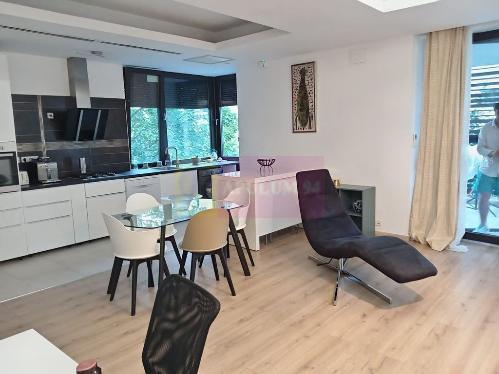 Apartament 3 camere Complex Liziera- Pipera Tunari.