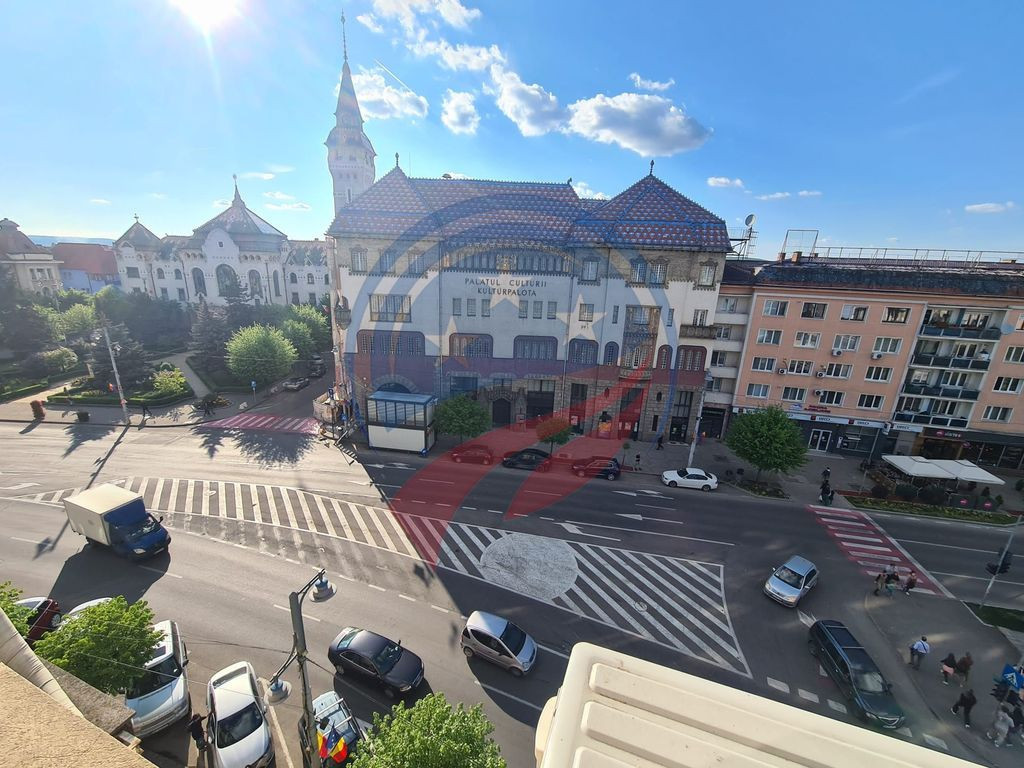 Apartament cu 2 camere ultracentral de inchiriat pe terme...