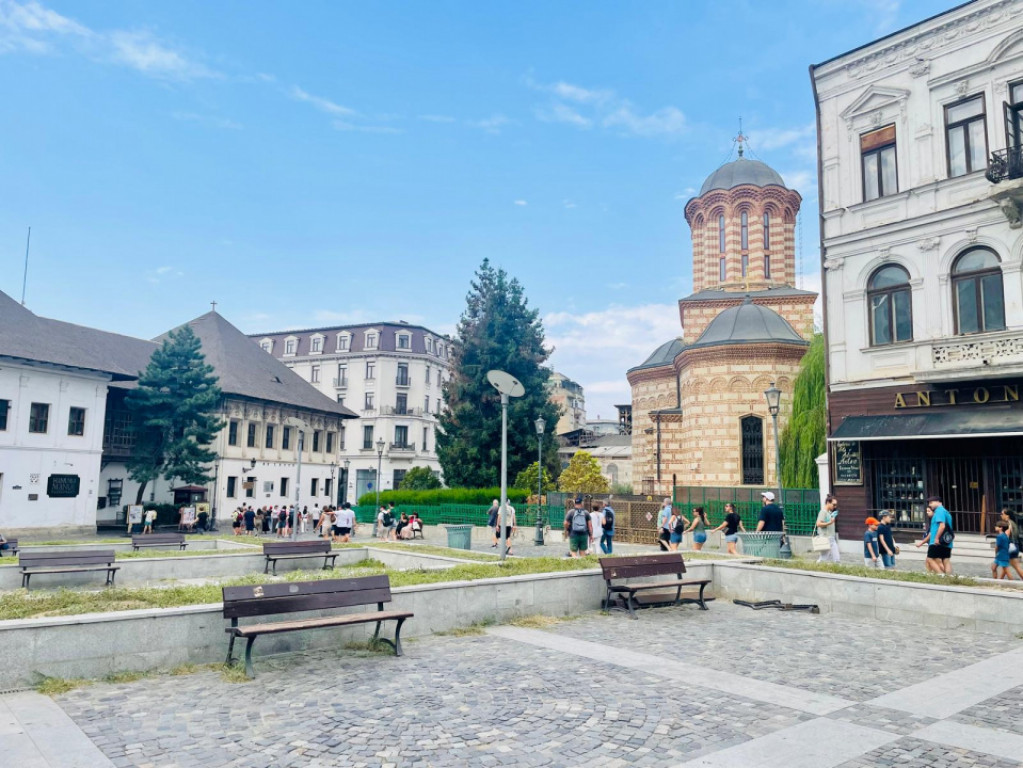 P-ta Unirii – Hanul lui Manuc, apartament 2 camere, 41 mp.