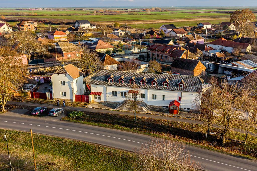 Clădire potrivită pentru proiecte educaționale sau de ...