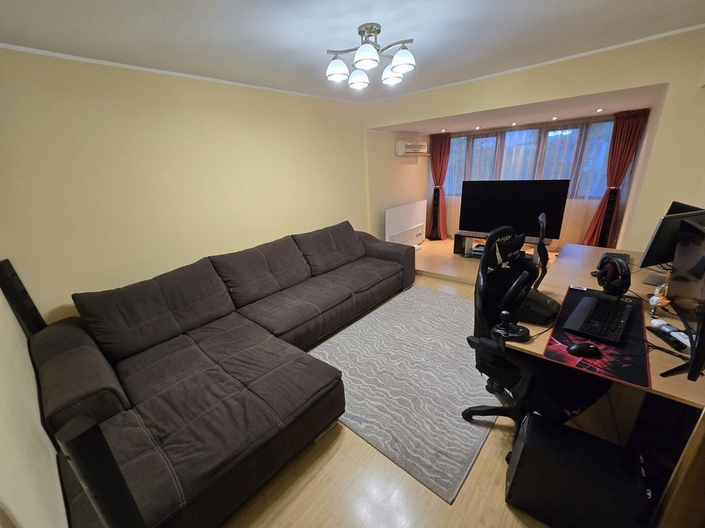 Apartament 3 camere, decomandat, Micro 13B