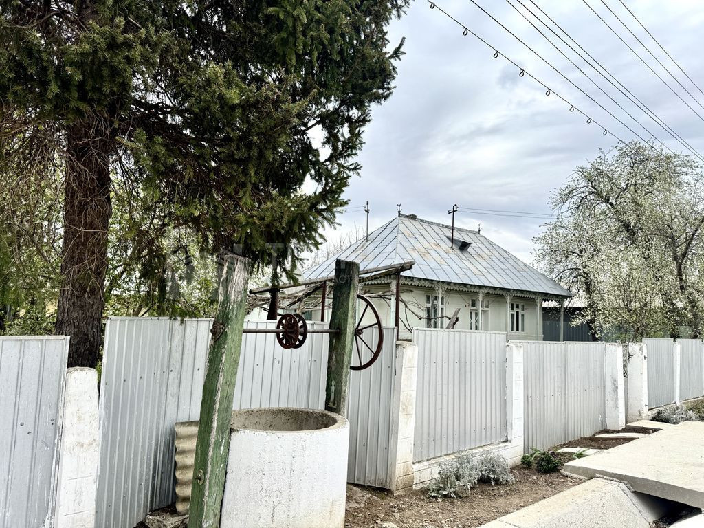 Casa 3 camere+anexe, teren 2400 mp, Damienesti Bacău