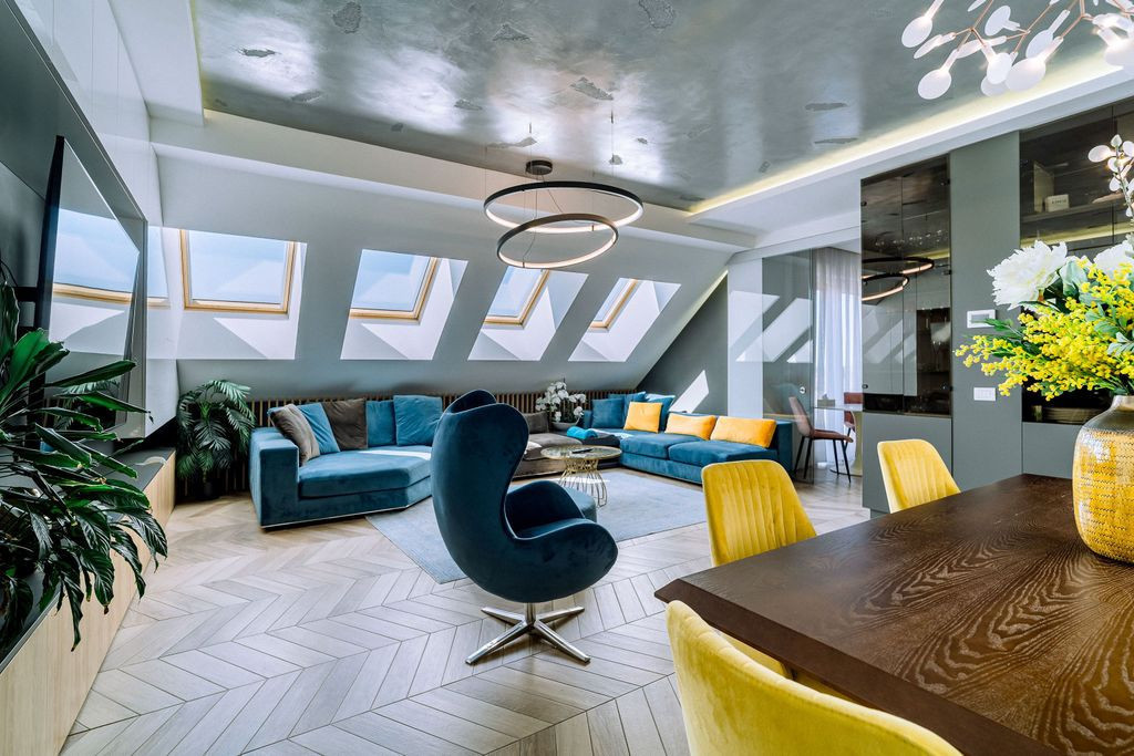 Penthouse 4 camere, ultracentral, Oradea. 800 000 E + TVA...