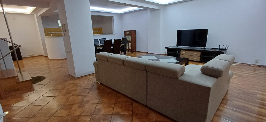 Vila 5 camere, zona Ion Mihalache