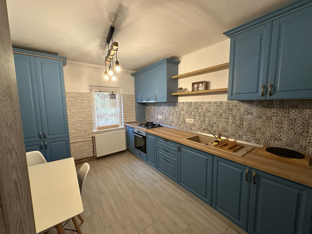 Inchiriez apartament cu 3 camere Micalaca, zona Miorita