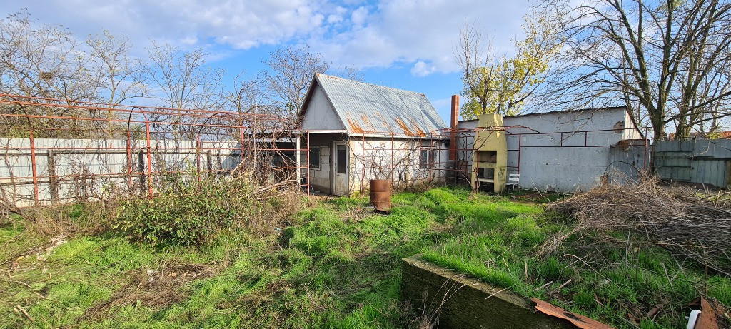 Teren 365mp Vidra-Copaceni cu 2 case, fundatie, fosa, beci, put