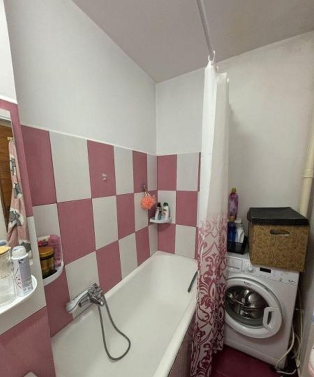 Obor garsoniera la metrou