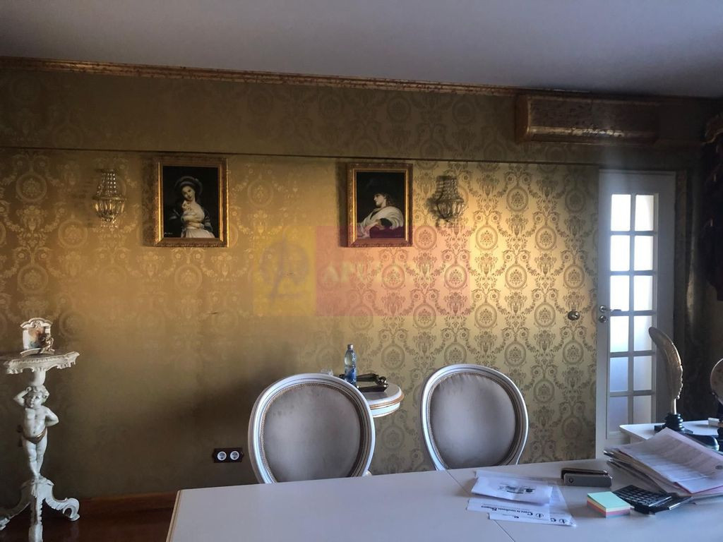 Apartament unic decorat în stil clasic baroc, Camera de ...