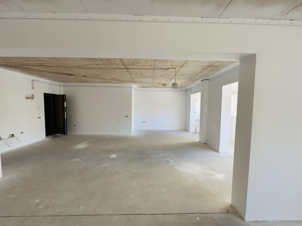 Spatiu comercial 81 mp, etaj 1/8 Tineretului-Chiajna, super