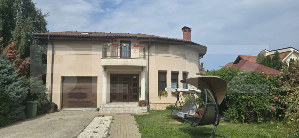 Casa de vanzare, 350 mp, zona Bercu Rosu