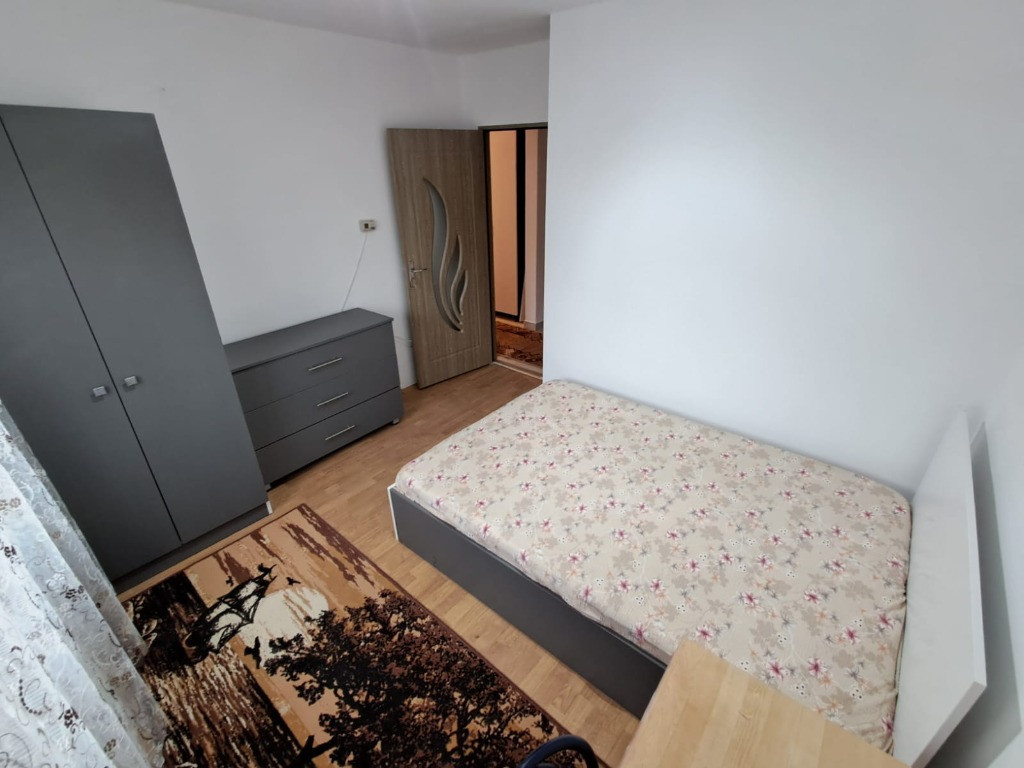 Ap.2 cam 57 mp dec. Renovat et.3,2 balcoane, Aleea Barsei Marasti