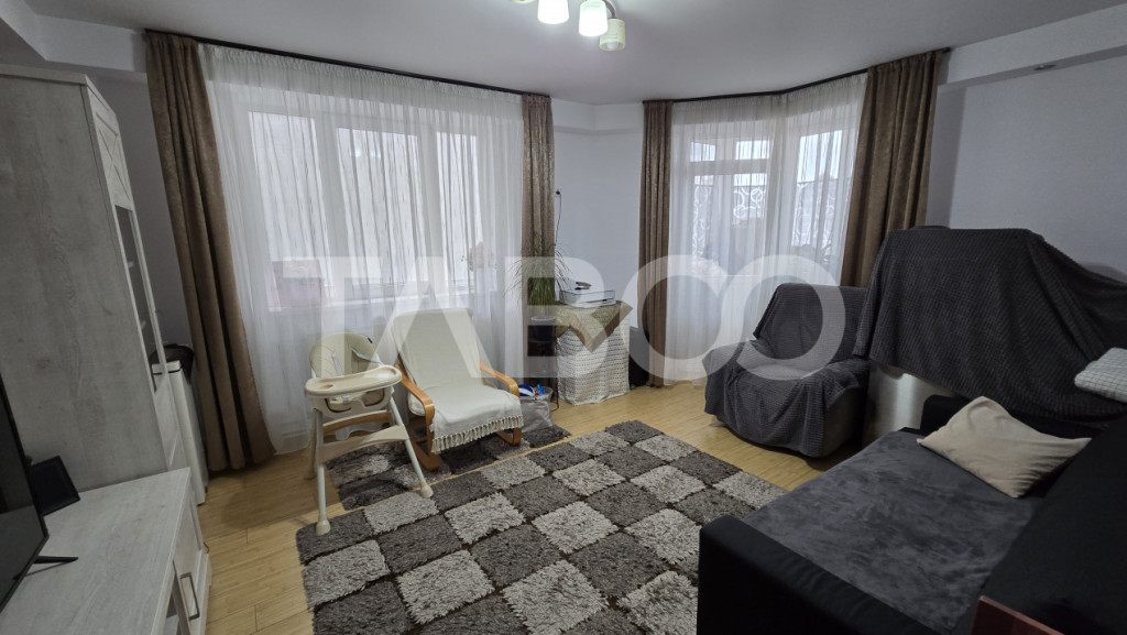 Apartament de vanzare 64mp 3 camere etaj intermediar balcon