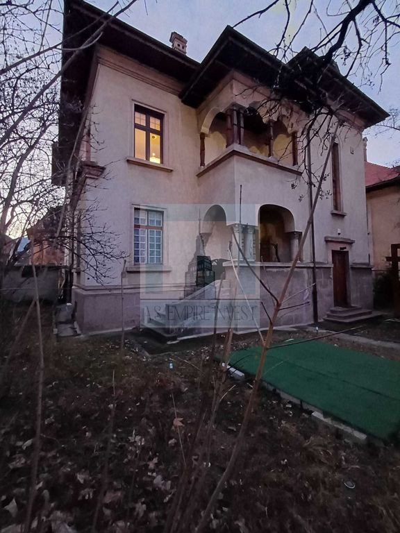 2 Apartamente, Demisol+Parter, 9 camere - zona Centrul Is...